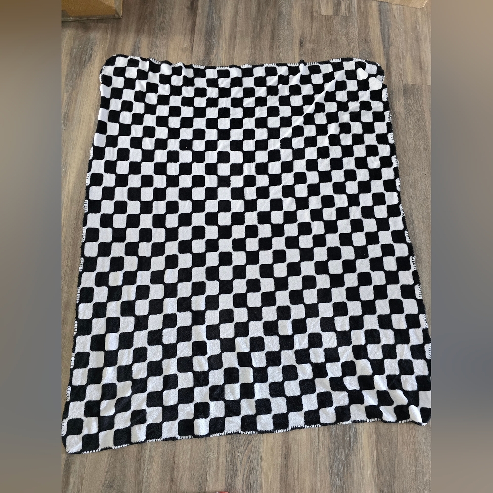 Buffalo Check Plush Throw Blanket Black and White Checkered